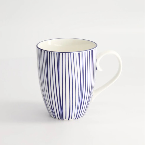 Tasse bleu marine lignes