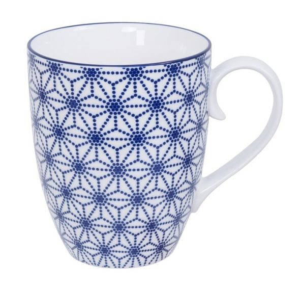 Tasse blanche avec des étoiles bleu marine